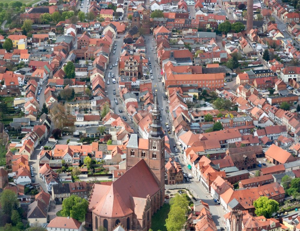 Tangermünde aus der Vogelperspektive: Stadtzentrum im Innenstadtbereich in Tangermünde im Bundesland Sachsen-Anhalt