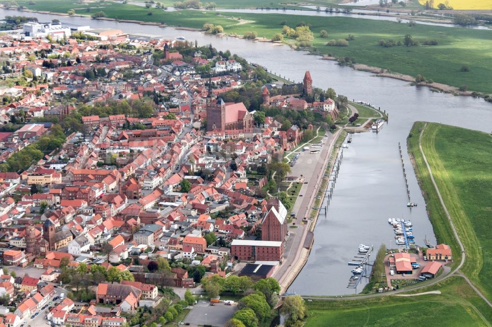 Luftbild Tangermünde - Stadtzentrum im Innenstadtbereich in Tangermünde im Bundesland Sachsen-Anhalt