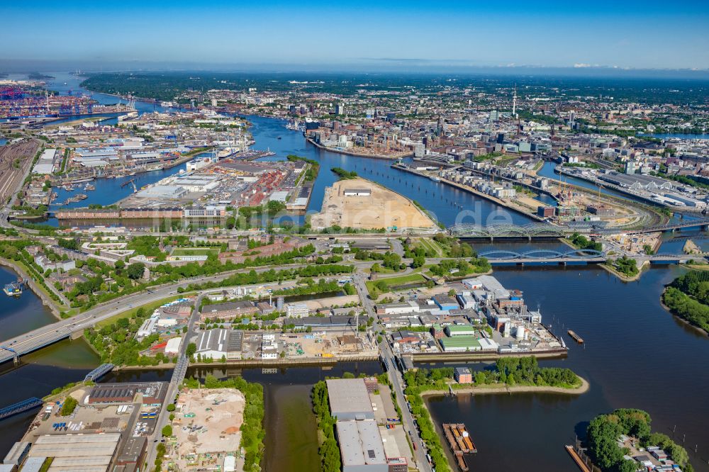 Luftaufnahme Hamburg - Stadtzentrum im Innenstadtbereich am Ufer des Flußverlaufes Elbe am Brückenbauwerk der Elbbrücken - Norderelbbrücke - Freihafenelbbrücke in Hamburg, Deutschland