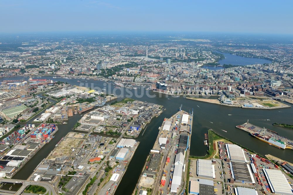 Hamburg aus der Vogelperspektive: Stadtzentrum im Innenstadtbereich am Ufer des Flußverlaufes der Elbe mit der Elbphilharmonie in Hamburg