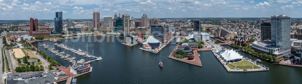 Luftbild Baltimore - Stadtzentrum im Innenstadtbereich am Ufer des Flußverlaufes Inner Harbour in Baltimore in Maryland, USA