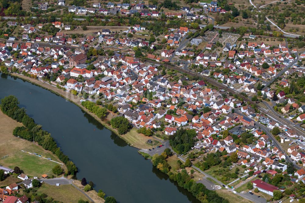 Luftaufnahme Gemünden am Main - Stadtzentrum im Innenstadtbereich am Ufer des Flußverlaufes des Main in Gemünden am Main im Bundesland Bayern, Deutschland