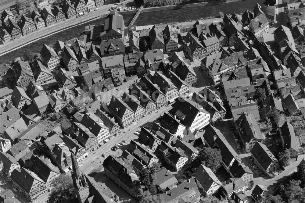 Calw aus der Vogelperspektive: Stadtzentrum im Innenstadtbereich am Ufer des Flußverlaufes Nagold in Calw im Bundesland Baden-Württemberg, Deutschland