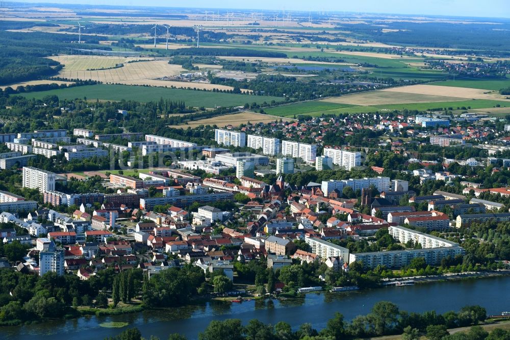 Schwedt/Oder aus der Vogelperspektive: Stadtzentrum im Innenstadtbereich am Ufer des Flußverlaufes der Oder in Schwedt/Oder im Bundesland Brandenburg, Deutschland