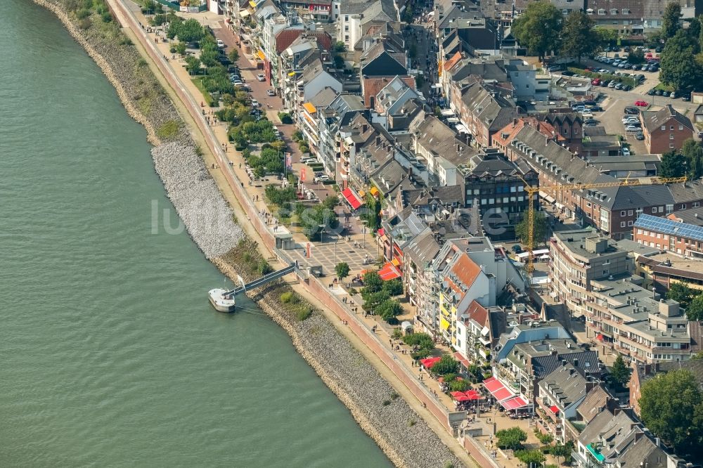 Luftaufnahme Emmerich am Rhein - Stadtzentrum im Innenstadtbereich am Ufer des Flußverlaufes des Rhein in Emmerich am Rhein im Bundesland Nordrhein-Westfalen, Deutschland