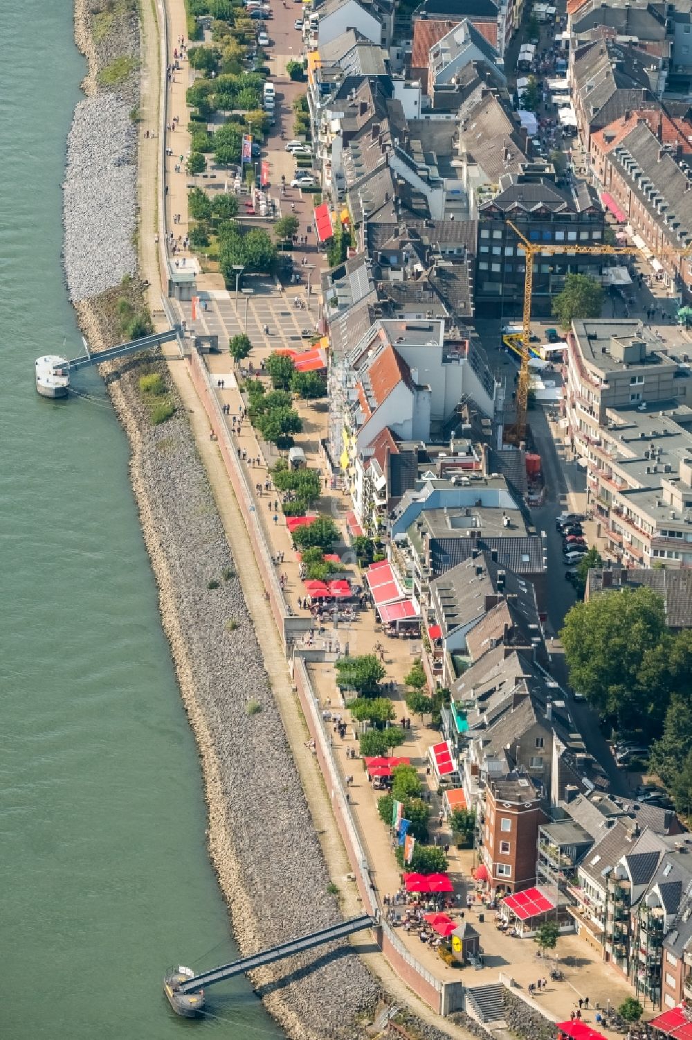 Emmerich am Rhein von oben - Stadtzentrum im Innenstadtbereich am Ufer des Flußverlaufes des Rhein in Emmerich am Rhein im Bundesland Nordrhein-Westfalen, Deutschland