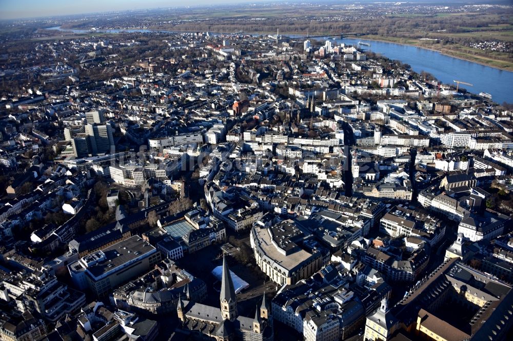 Luftaufnahme Bonn - Stadtzentrum im Innenstadtbereich am Ufer des Flußverlaufes des Rhein im Ortsteil Zentrum in Bonn im Bundesland Nordrhein-Westfalen, Deutschland