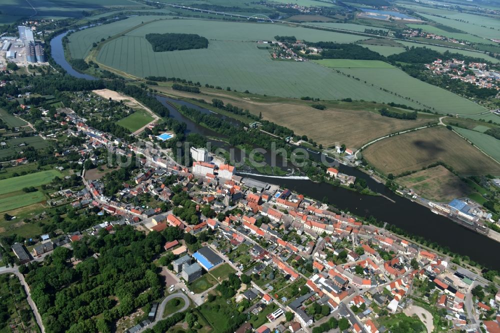 Alsleben (Saale) aus der Vogelperspektive: Stadtzentrum im Innenstadtbereich am Ufer des Flußverlaufes der Saale in Alsleben (Saale) im Bundesland Sachsen-Anhalt