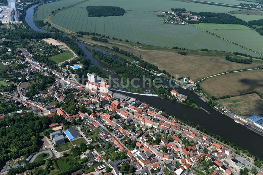 Luftbild Alsleben (Saale) - Stadtzentrum im Innenstadtbereich am Ufer des Flußverlaufes der Saale in Alsleben (Saale) im Bundesland Sachsen-Anhalt