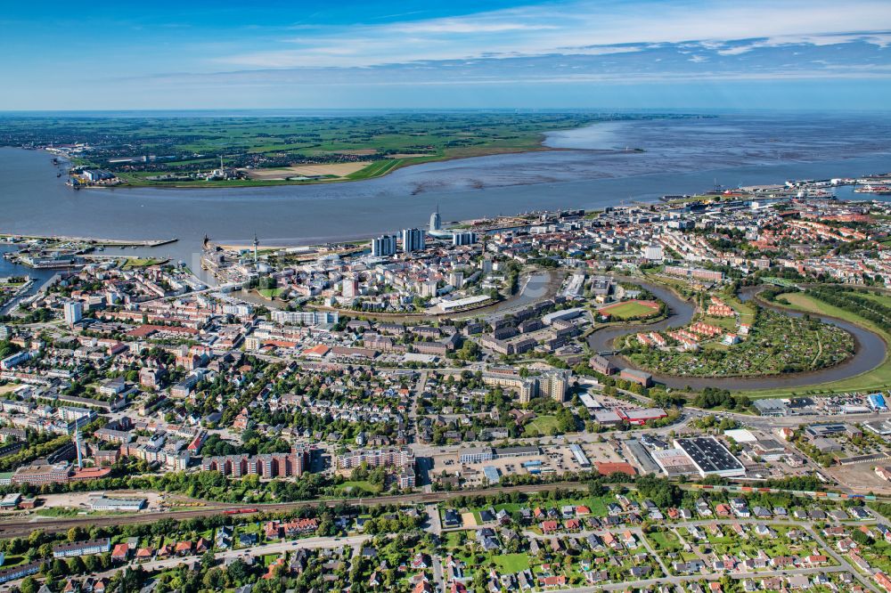 Luftbild Bremerhaven - Stadtzentrum im Innenstadtbereich am Ufer des Flußverlaufes der Weser in Bremerhaven im Bundesland Bremen, Deutschland