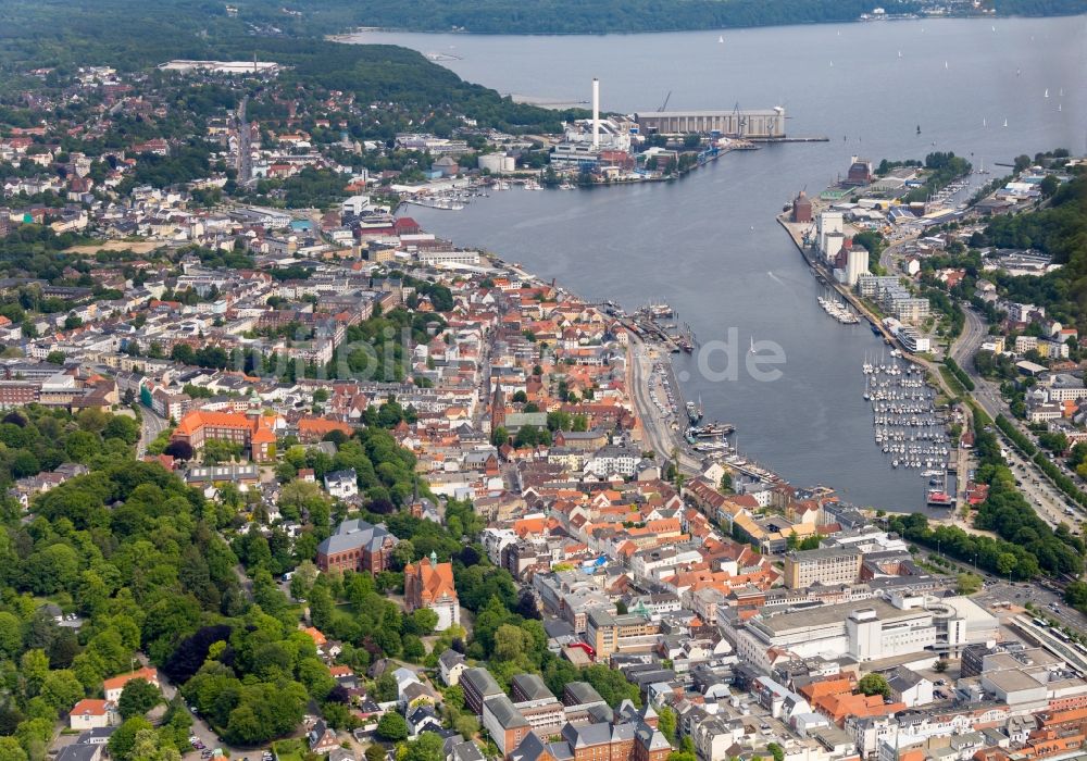 Luftbild Flensburg - Stadtzentrum im Innenstadtbereich am Ufer der Förde in Flensburg im Bundesland Schleswig-Holstein, Deutschland