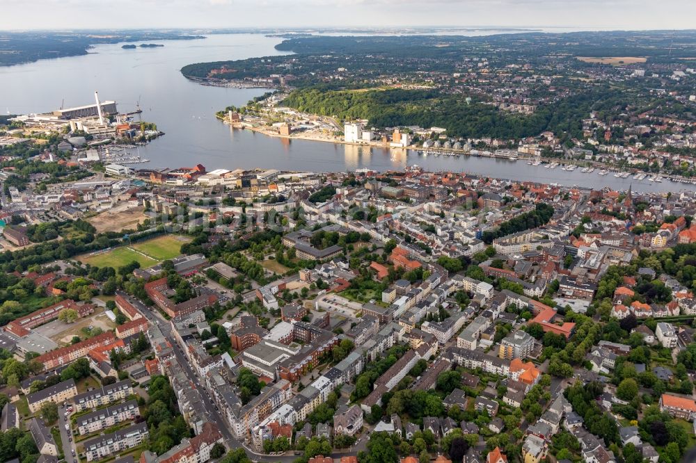 Luftaufnahme Flensburg - Stadtzentrum im Innenstadtbereich am Ufer der Förde in Flensburg im Bundesland Schleswig-Holstein, Deutschland