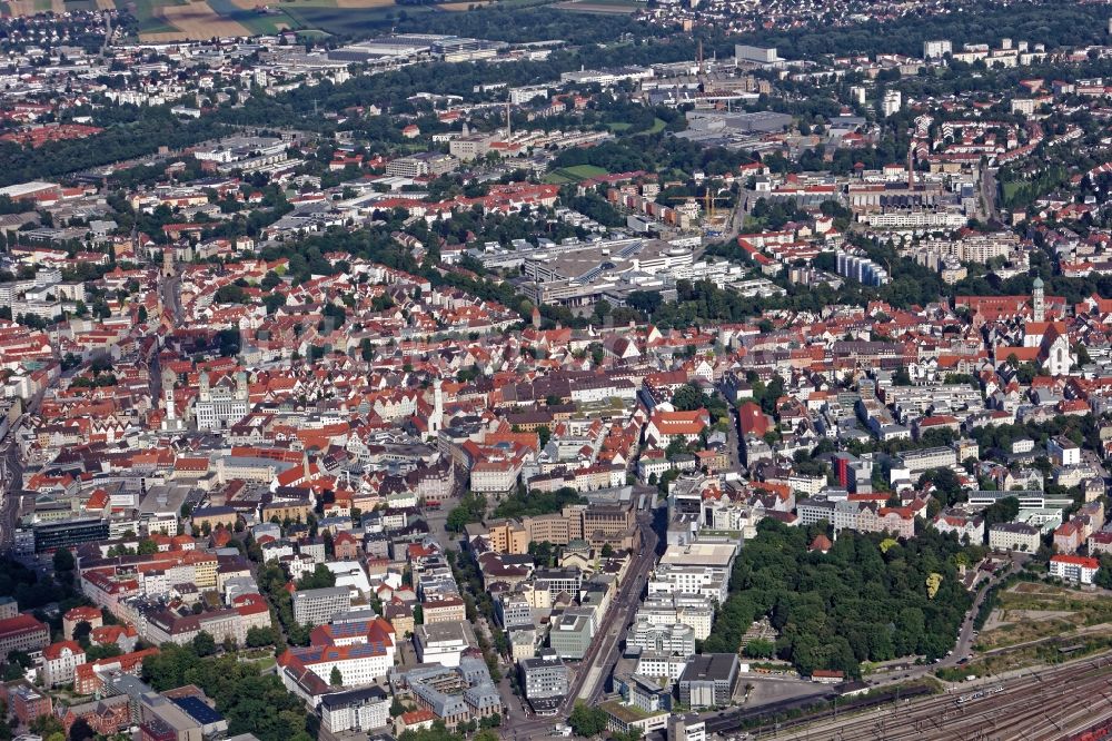 Luftaufnahme Augsburg - Stadtzentrum im Innenstadtbereich des Ulrichsviertels in Augsburg im Bundesland Bayern