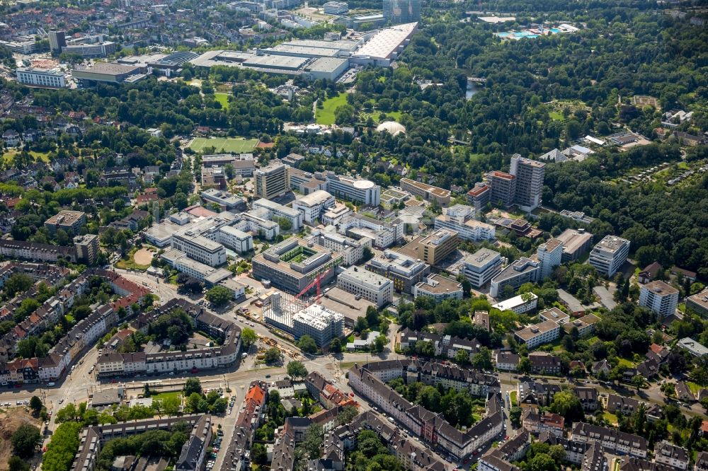 Essen von oben - Stadtzentrum im Innenstadtbereich am Universitätsklinikum Essen Schwindel-Zentrum Essen - Klinik und Poliklinik für Neurologie sowie die Universität Duisburg-Essen: Medizinische Fakultät in Essen im Bundesland Nordrhein-Westfalen