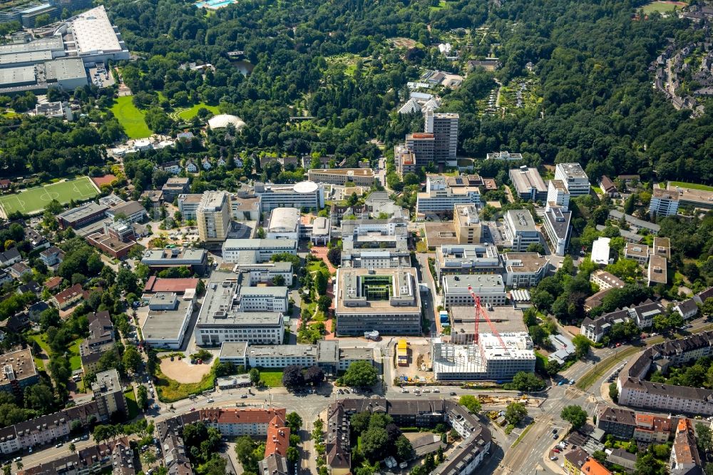 Essen aus der Vogelperspektive: Stadtzentrum im Innenstadtbereich am Universitätsklinikum Essen Schwindel-Zentrum Essen - Klinik und Poliklinik für Neurologie sowie die Universität Duisburg-Essen: Medizinische Fakultät in Essen im Bundesland Nordrhein-Westfalen