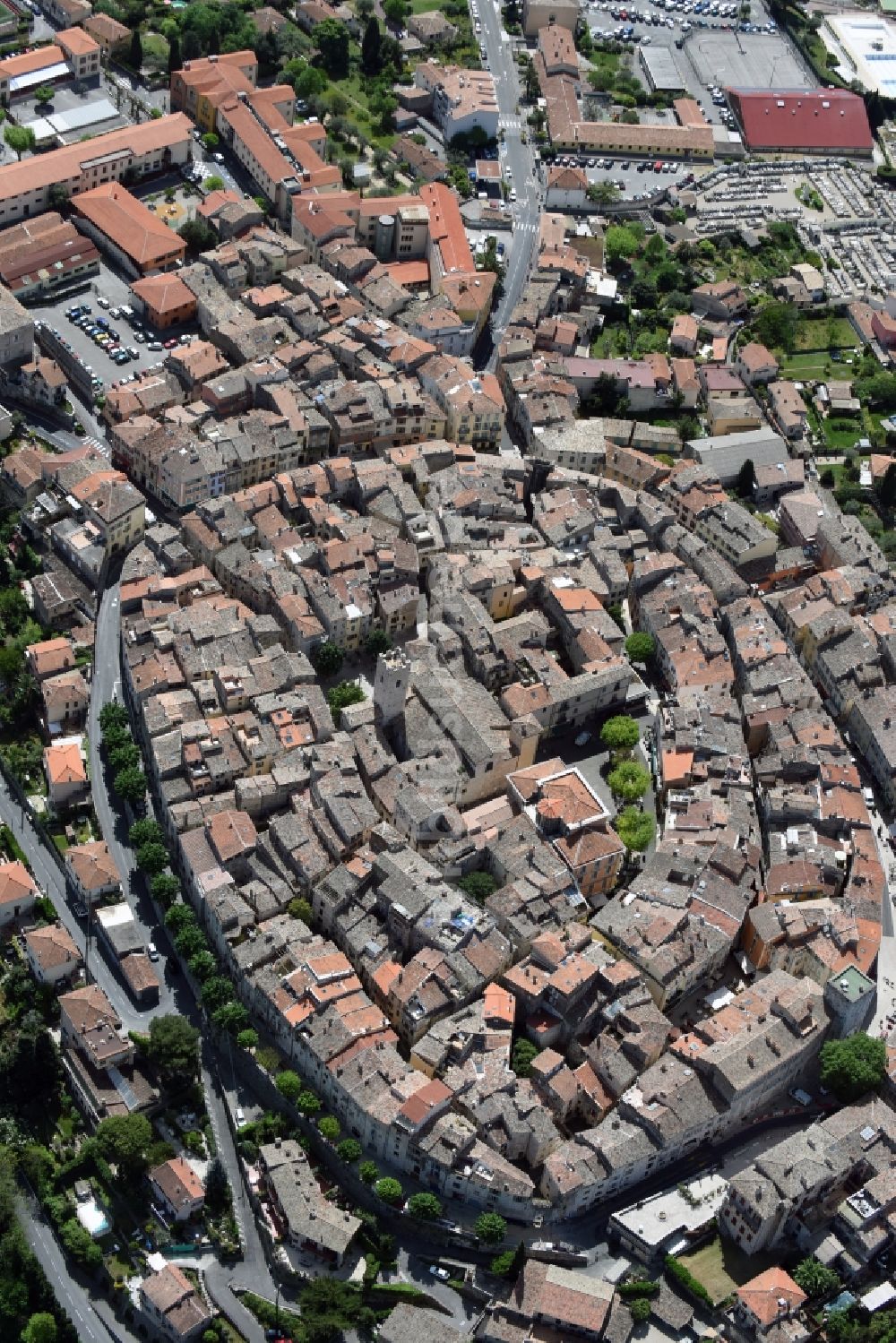 Luftaufnahme Vence - Stadtzentrum im Innenstadtbereich in Vence in Provence-Alpes-Cote d'Azur, Frankreich