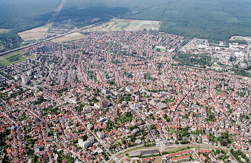 Viernheim aus der Vogelperspektive: Stadtzentrum im Innenstadtbereich in Viernheim im Bundesland Hessen, Deutschland