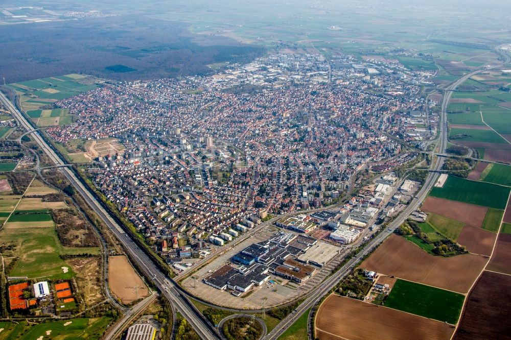 Luftaufnahme Viernheim - Stadtzentrum im Innenstadtbereich in Viernheim im Bundesland Hessen, Deutschland