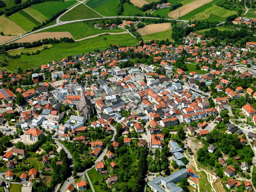 Waldkirchen von oben - Stadtzentrum im Innenstadtbereich in Waldkirchen im Bundesland Bayern, Deutschland