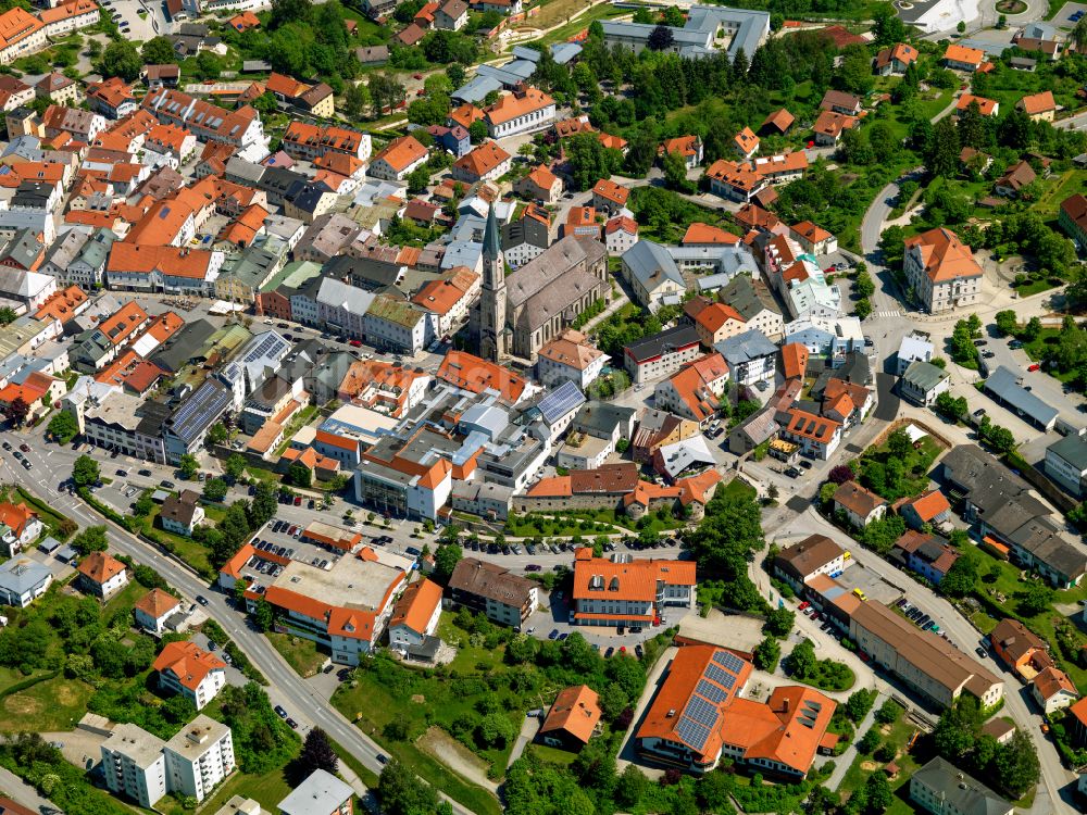 Waldkirchen aus der Vogelperspektive: Stadtzentrum im Innenstadtbereich in Waldkirchen im Bundesland Bayern, Deutschland