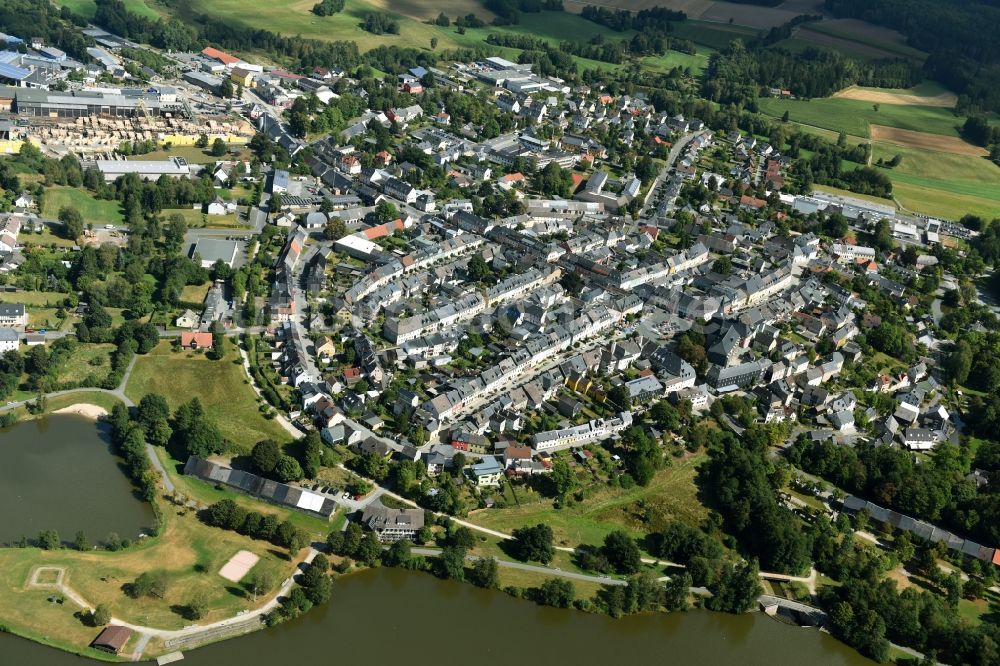 Weißenstadt von oben - Stadtzentrum im Innenstadtbereich in Weißenstadt im Bundesland Bayern