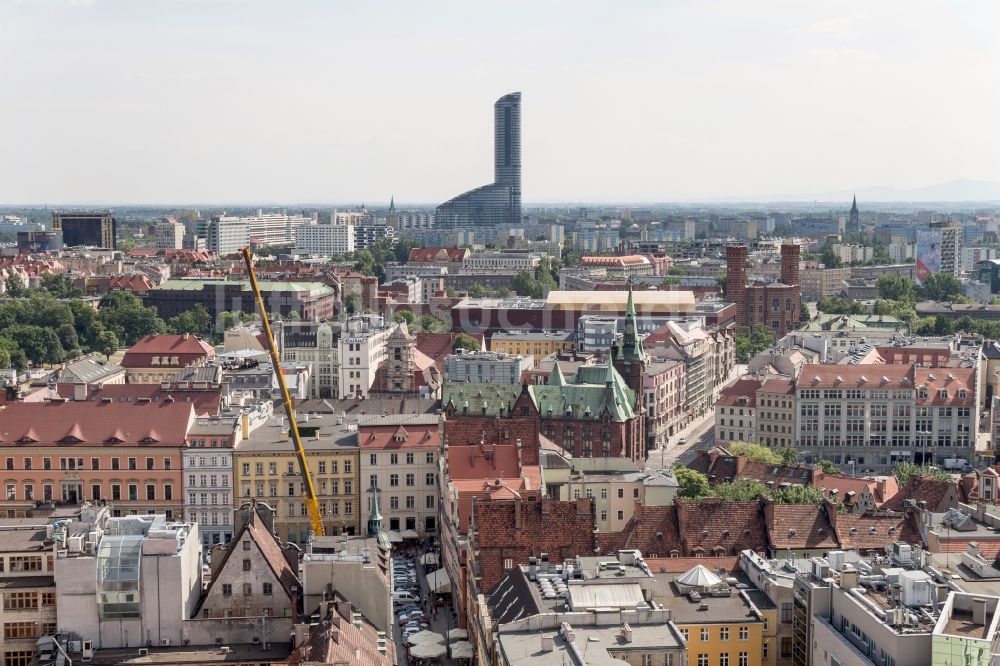 Luftaufnahme Wroclaw Breslau - Stadtzentrum im Innenstadtbereich in Wroclaw Breslau in Niederschlesien, Polen