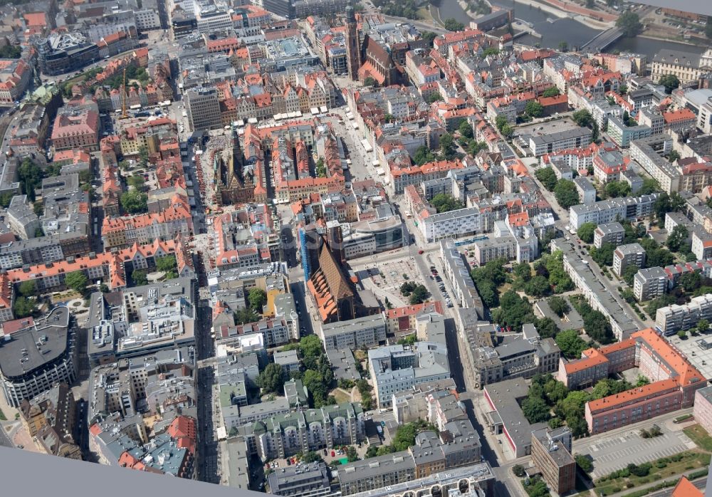 Wroclaw Breslau aus der Vogelperspektive: Stadtzentrum im Innenstadtbereich in Wroclaw Breslau in Niederschlesien, Polen