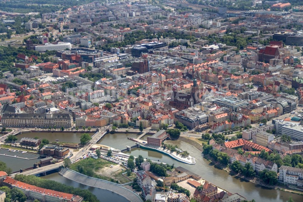 Luftaufnahme Wroclaw Breslau - Stadtzentrum im Innenstadtbereich in Wroclaw Breslau in Niederschlesien, Polen