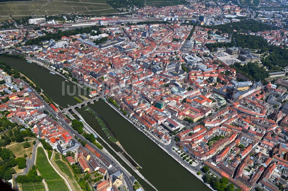 Luftaufnahme Würzburg - Stadtzentrum im Innenstadtbereich in Würzburg im Bundesland Bayern, Deutschland