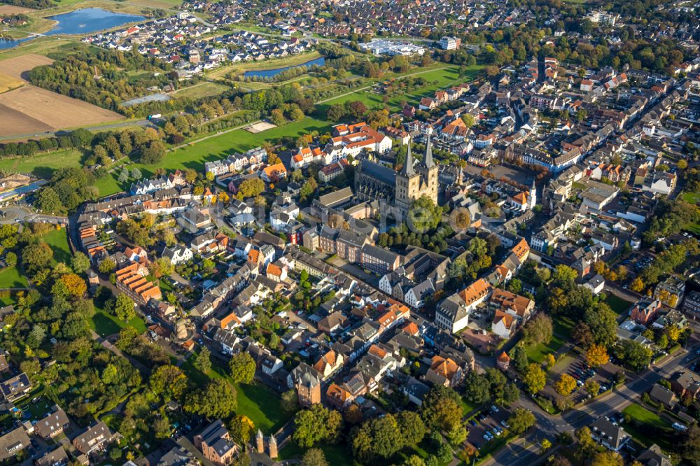 Xanten von oben - Stadtzentrum im Innenstadtbereich in Xanten im Bundesland Nordrhein-Westfalen, Deutschland