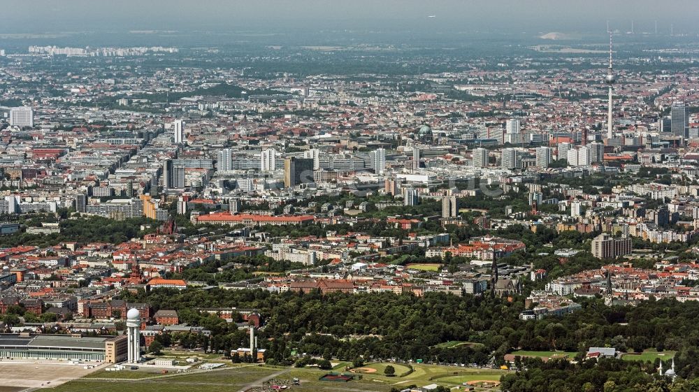 Luftbild Berlin - Stadtzentrum im Innenstadtbereich Zentrum Ost in Berlin