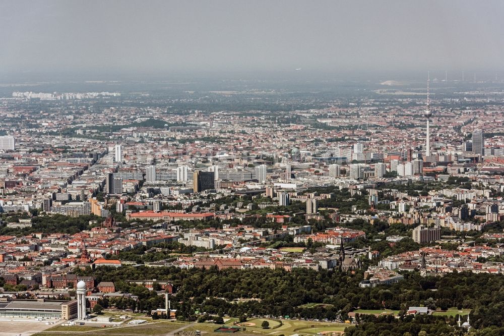 Luftaufnahme Berlin - Stadtzentrum im Innenstadtbereich Zentrum Ost in Berlin