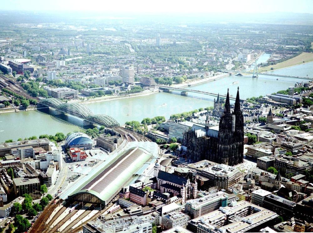 Köln aus der Vogelperspektive: Stadtzentrum Köln mit dem Dom.