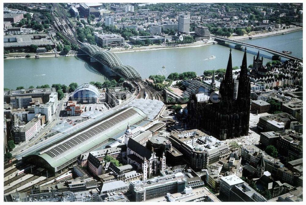 Luftbild Köln - Stadtzentrum Köln mit dem Dom.