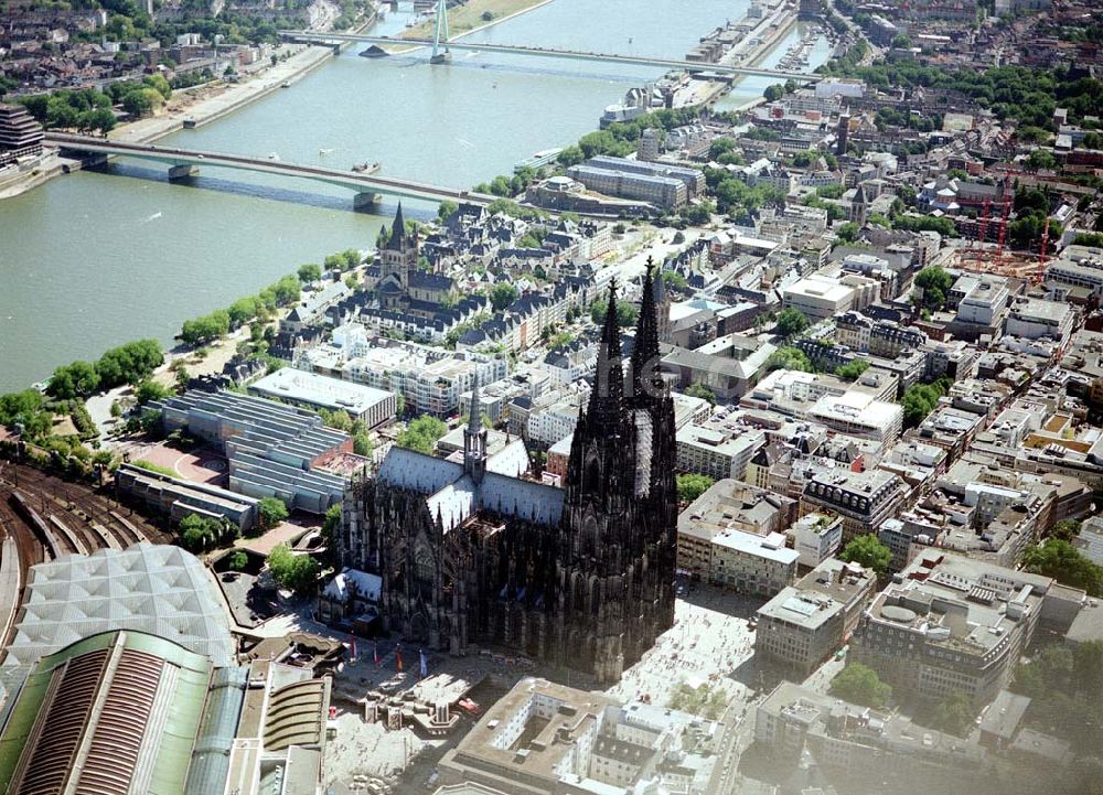 Luftbild Köln - Stadtzentrum Köln mit dem Dom.