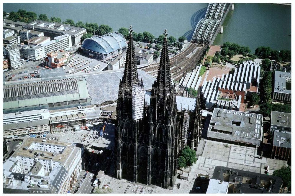 Luftbild Köln - Stadtzentrum Köln mit dem Dom.