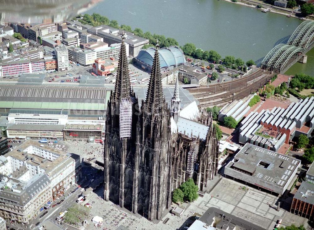 Luftaufnahme Köln - Stadtzentrum Köln mit dem Dom.