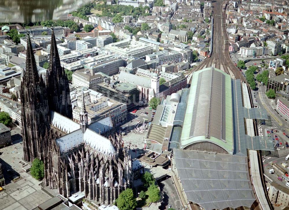 Luftbild Köln - Stadtzentrum Köln mit dem Dom.