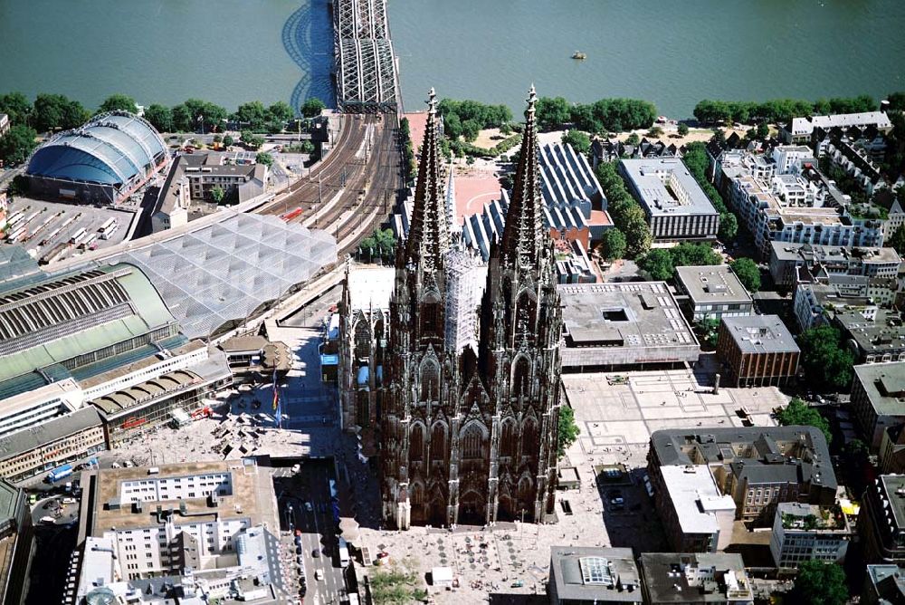 Luftaufnahme Köln - Stadtzentrum Köln mit dem Dom.29.08.01