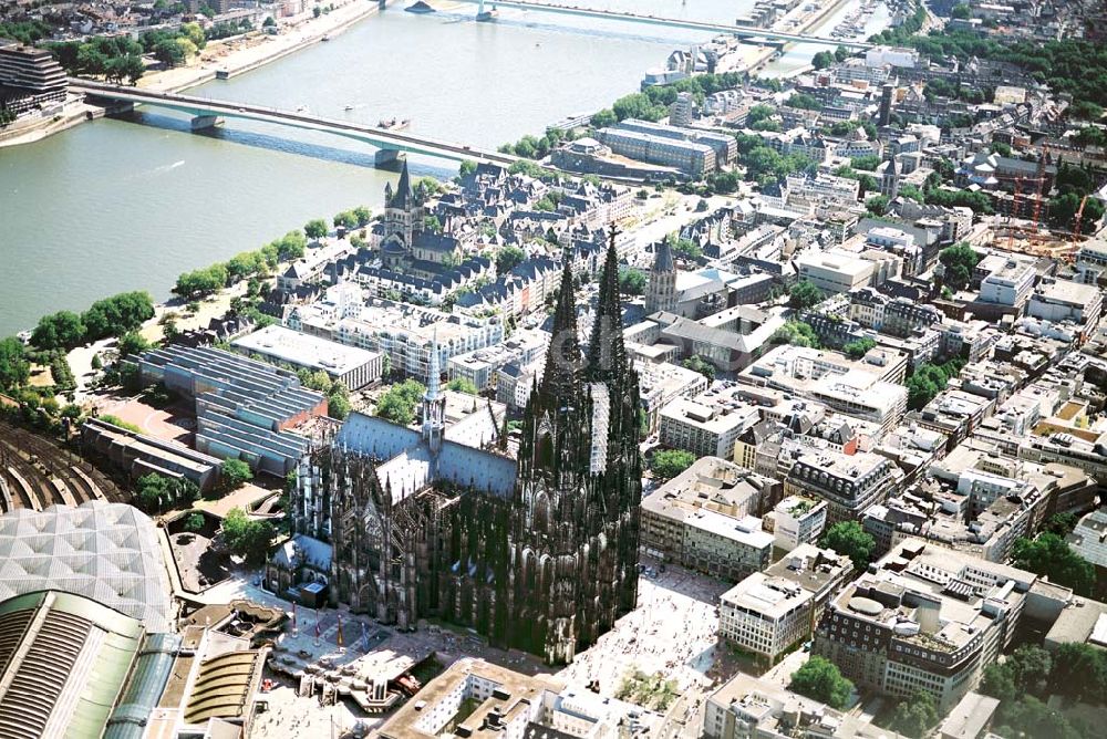 Köln von oben - Stadtzentrum Köln mit dem Dom.29.08.01