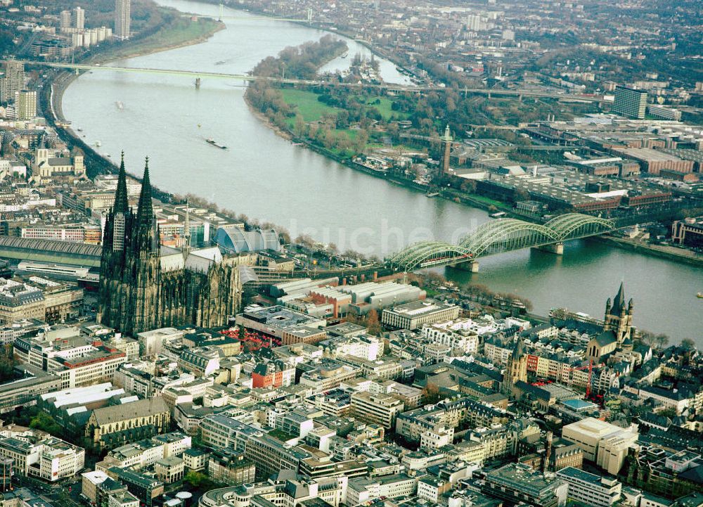 Luftaufnahme KÖLN - Stadtzentrum von Köln am Rhein mit dem Dom und der Hohenzollernbrücke