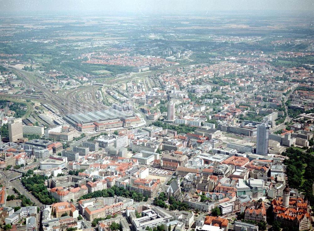 Leipzig von oben - Stadtzentrum von Leipzig mit dem Leipziger Hauptbahnhof.