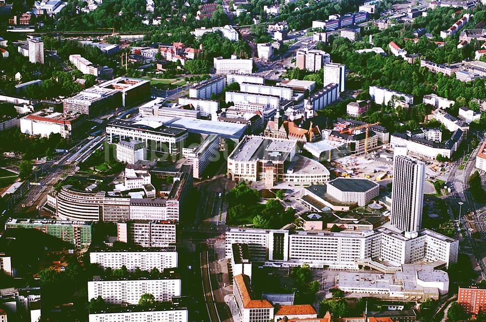 Chemnitz/ Sachsen aus der Vogelperspektive: Stadtzentrum mit dem Markt, Opernhaus und der Kirche in der Chemnitzer Altstadt