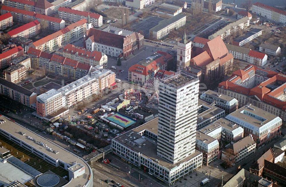 Frankfurt-Oder aus der Vogelperspektive: 18.12.2003 Stadtzentrum, Marktplatz in Frankfurt-Oder