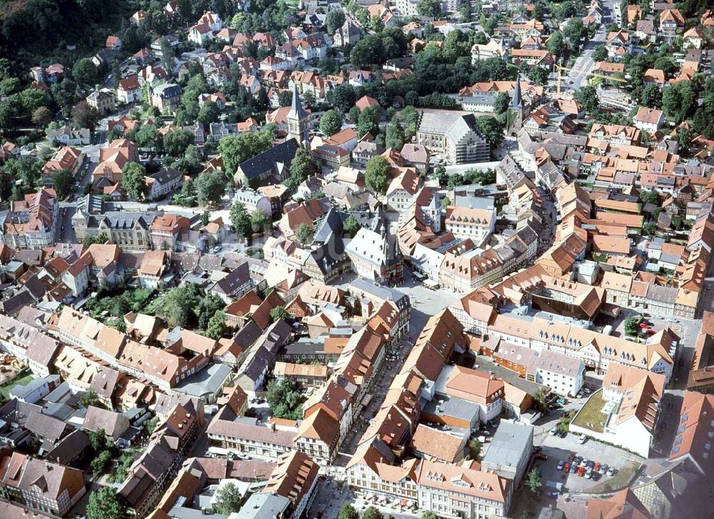 Wernigerode aus der Vogelperspektive: Stadtzentrum mit Marktplatz und dem Rathaus von Wernigerode / Harz