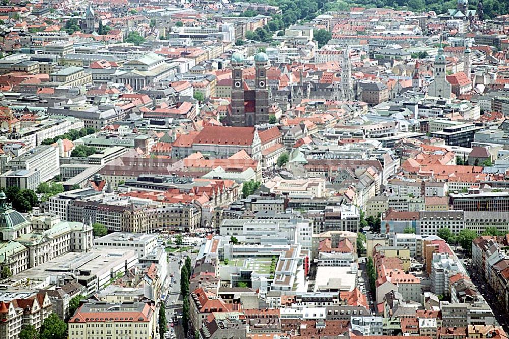 München/ Bayern aus der Vogelperspektive: Stadtzentrum von München in Bayern.