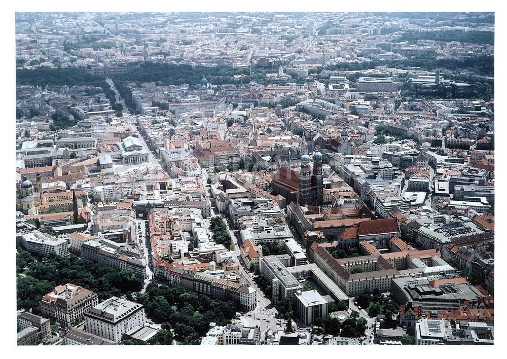 Luftaufnahme München - Stadtzentrum München mit der Frauenkirche.