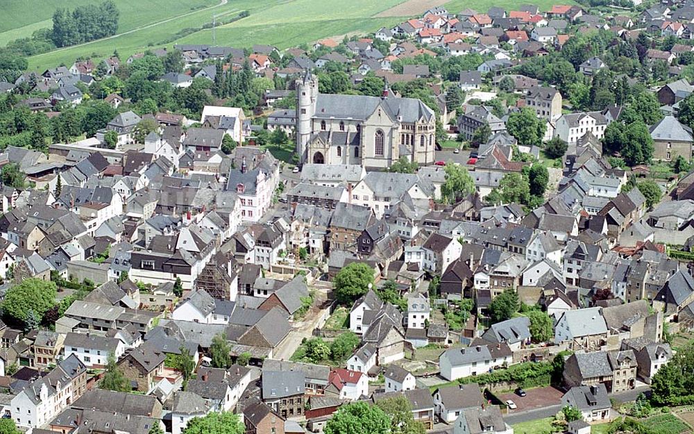 Münster- Maifeld aus der Vogelperspektive: Stadtzentrum und Münster von Münster- Maifeld. Datum: 26.05.2003