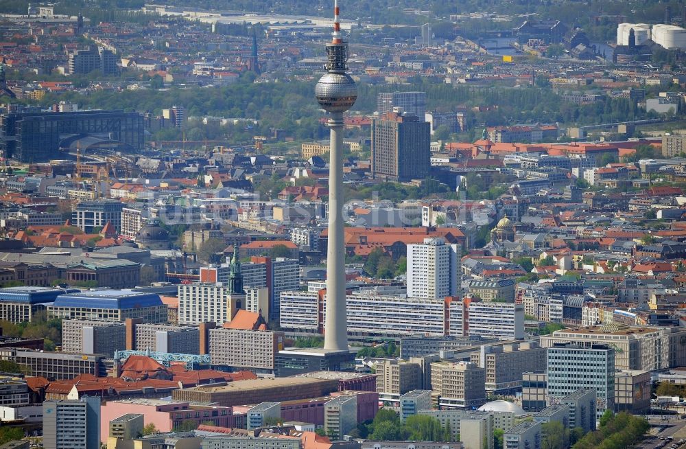 Berlin Friedrichshain von oben - Stadtzentrum Ost am Alexanderplatz in Berlin - Mitte