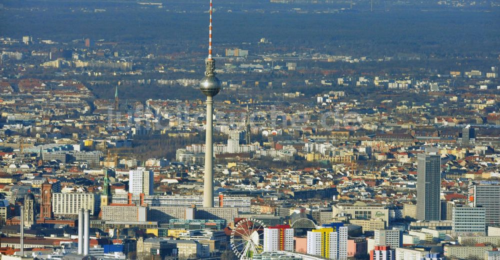 Luftaufnahme Berlin - Stadtzentrum Ost am Berliner Fernsehturm in Berlin - Mitte